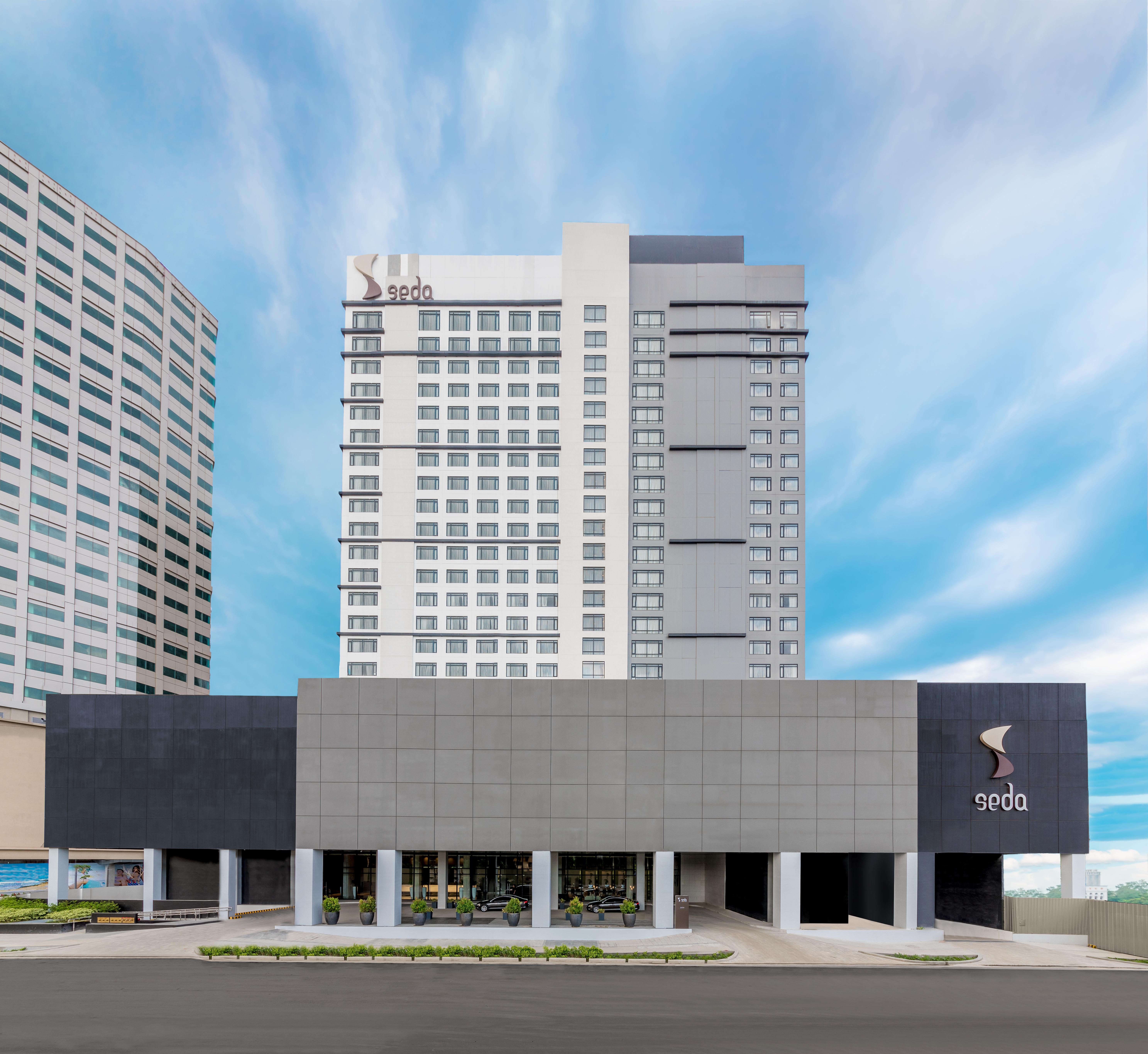 Seda Vertis North Quezon City Buitenkant foto The Seda Hotel in Iloilo City