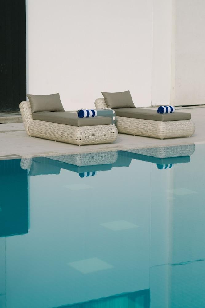 Seda Vertis North Quezon City Buitenkant foto Pool furniture